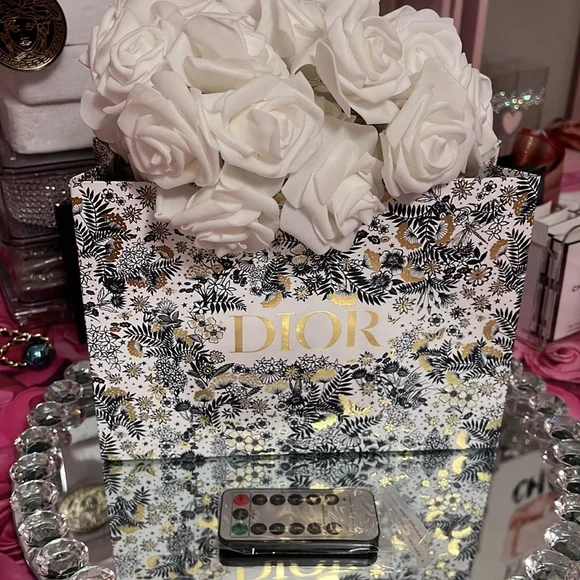 GlammitCreations Arrangement with Real Dior Bag - Remote - Picture 10 of 12